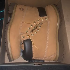 Wheat timberland’s size 11 1/2